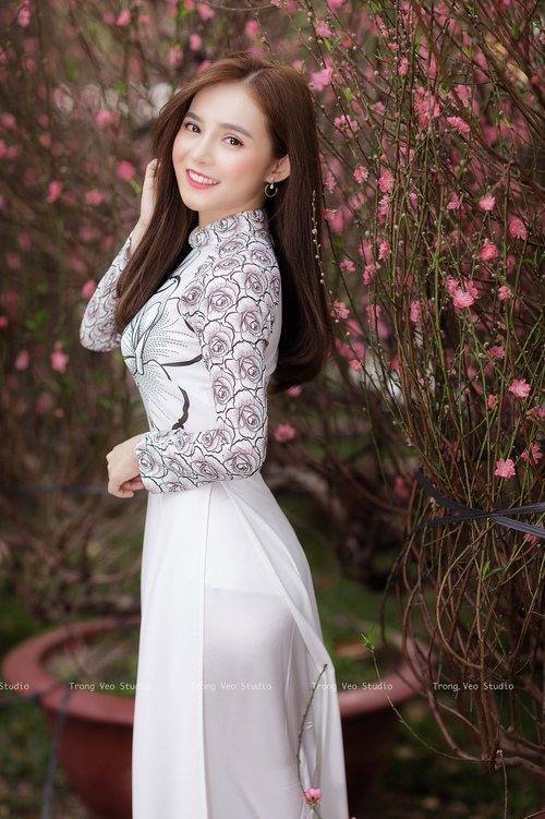 9游电竞资讯-乡村花样骑马体验，领略牧民生活的独特魅力，骑马乡行记